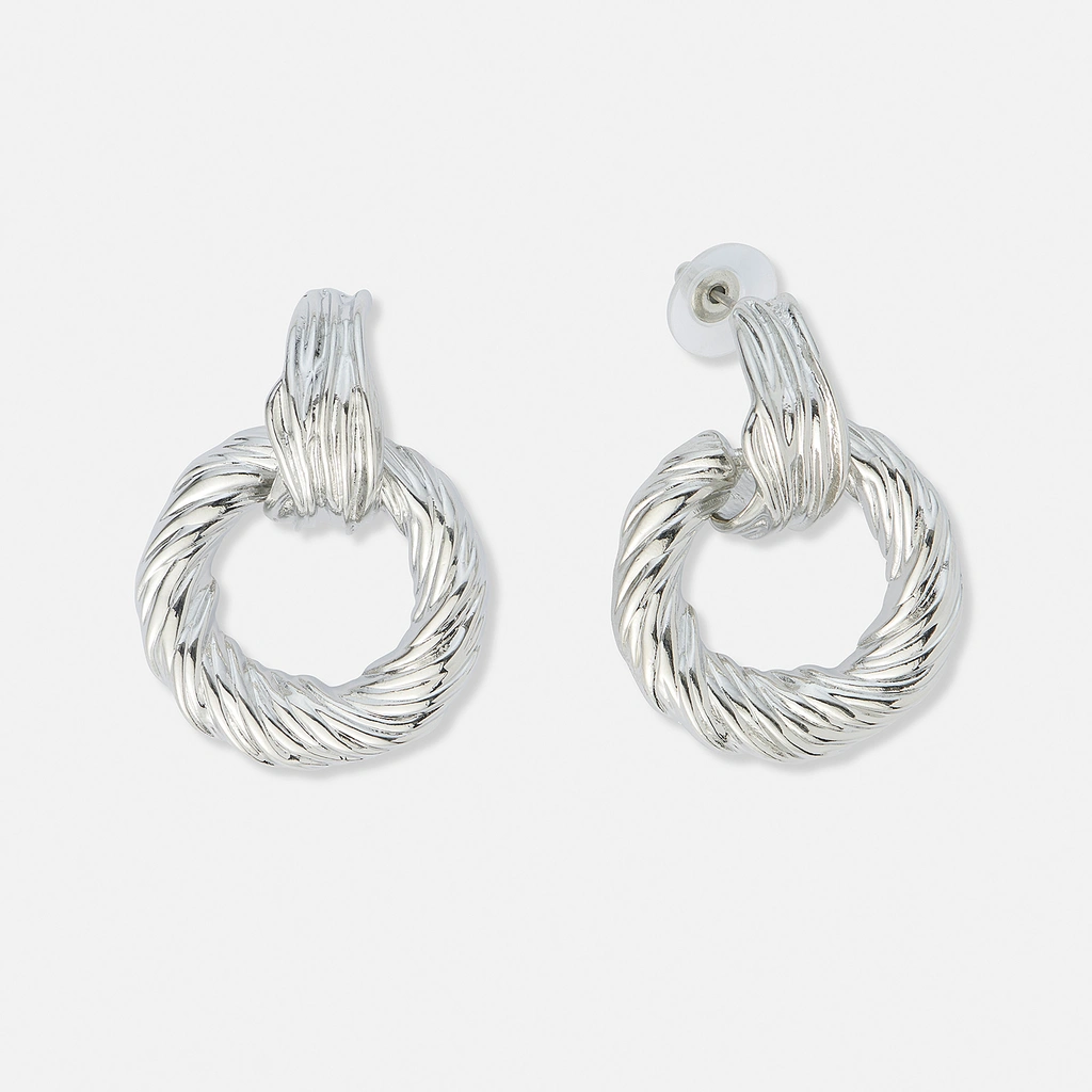 Silverfärgade örhängen vridna ringar - 40x30 mm