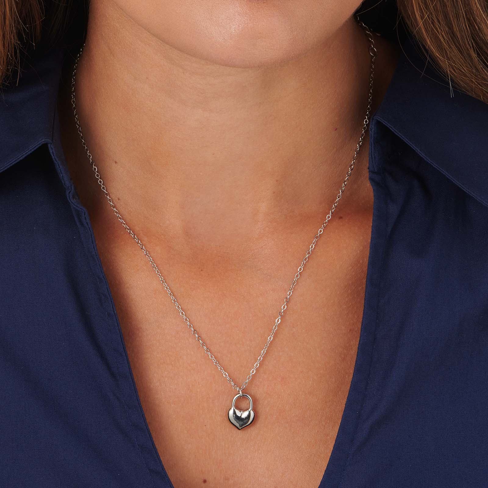 Silverfärgat halsband, hjärtformat lås - 41+5 cm