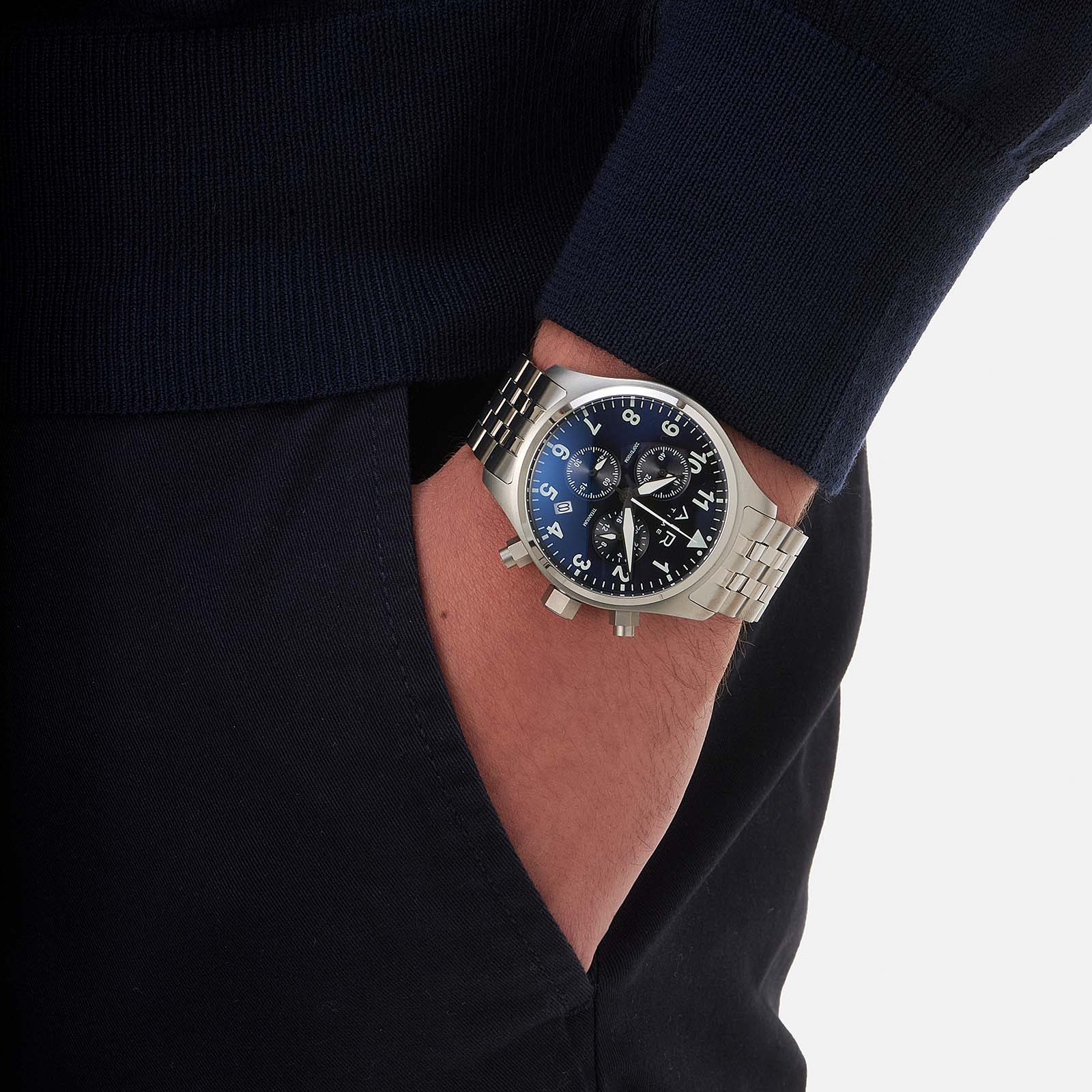 Air Time Chrono, blå tavla, titanlänk - 42 mm Air Time Chrono, blå tavla, titanlänk - 42 mm