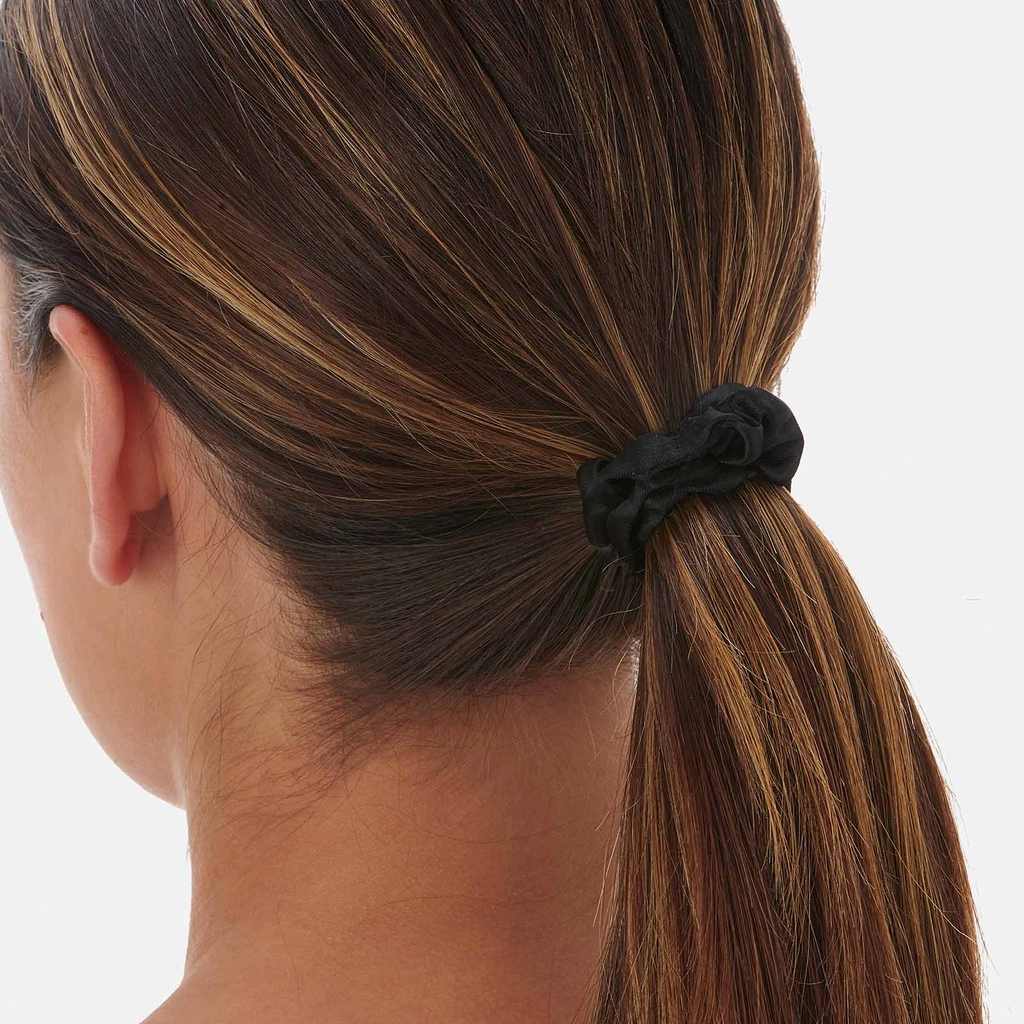 Presentförpackning med fem scrunchies svart/grå