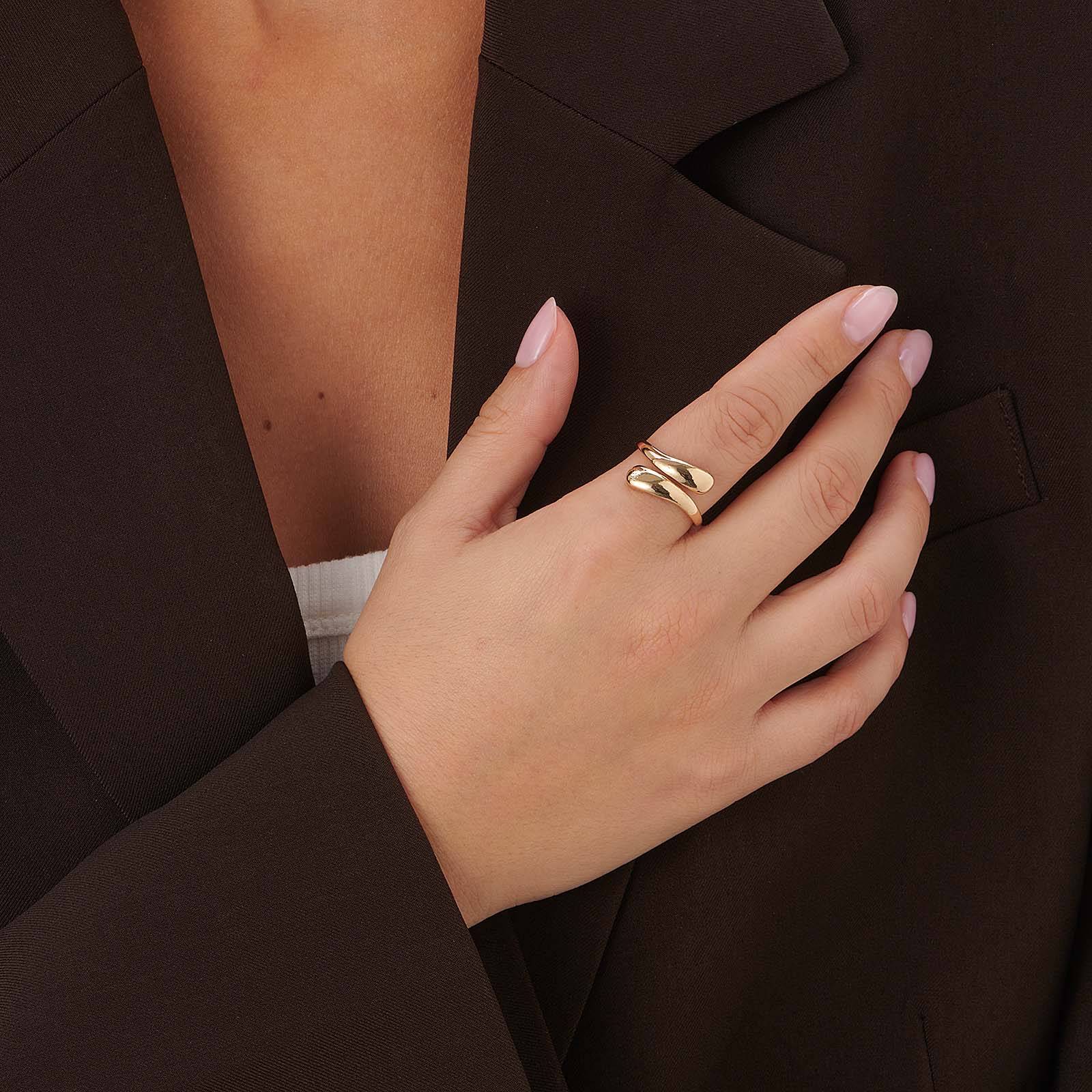 Guldfärgad ring, smal ringlande droppe