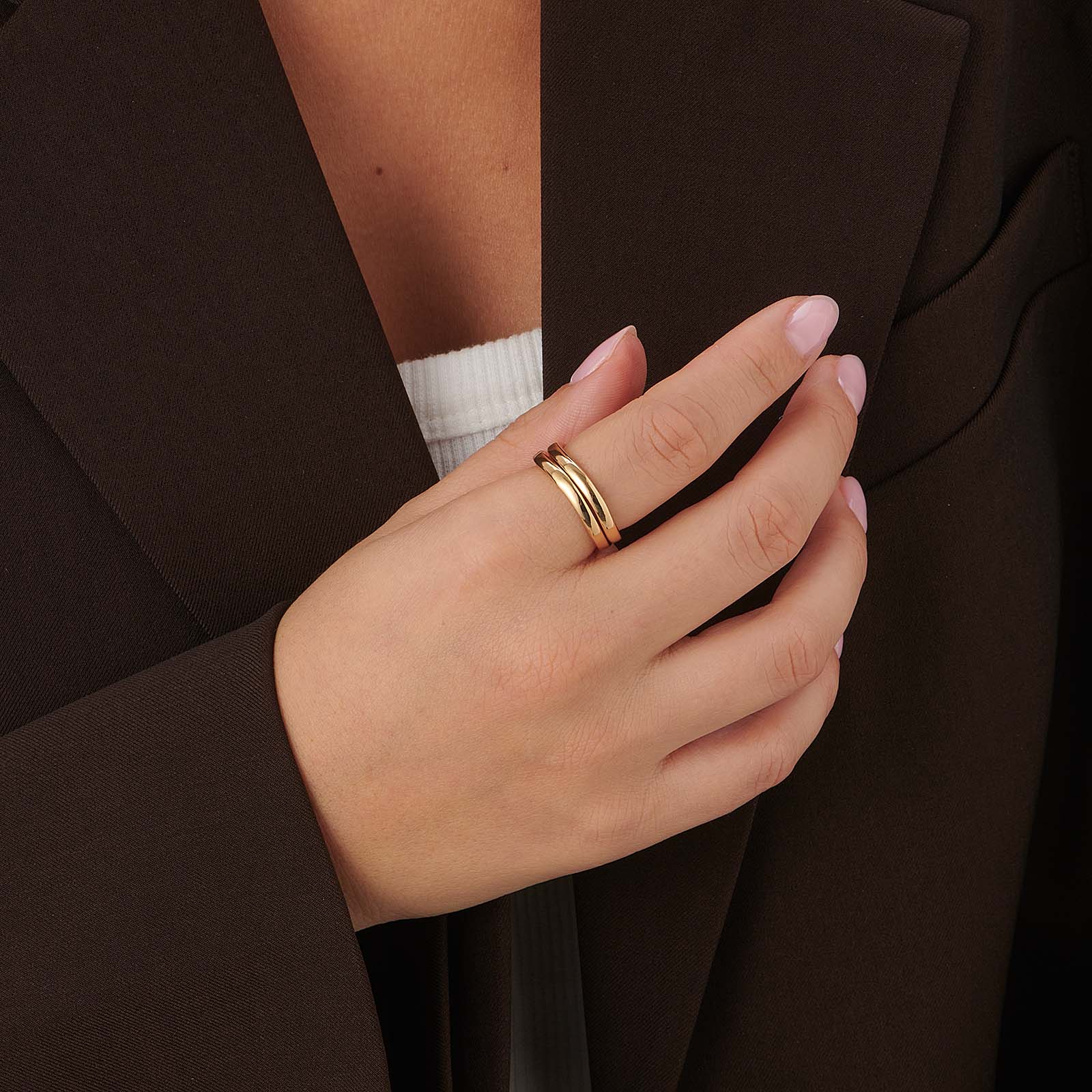 2-pack vågiga guldfärgade ringar