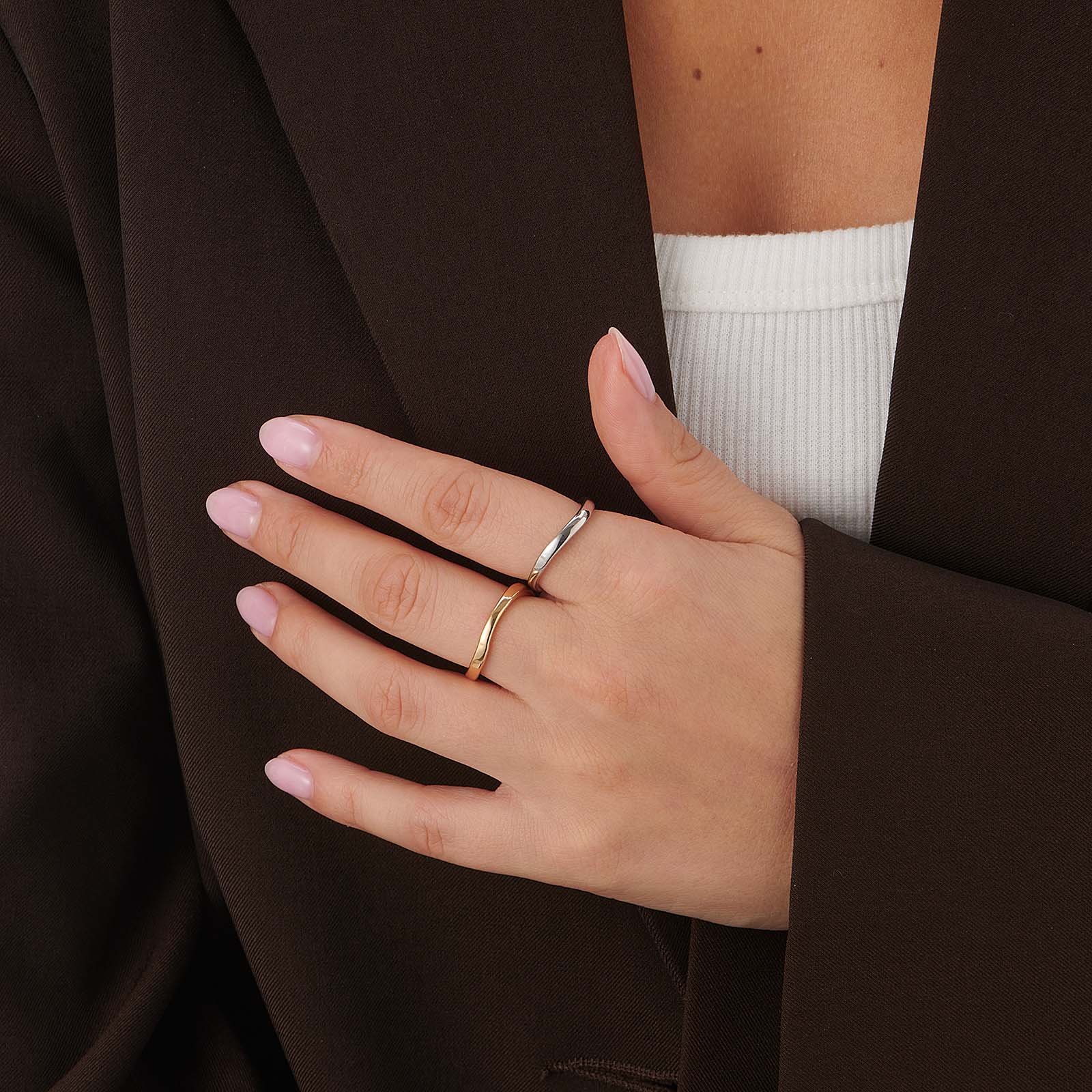 2-pack vågiga ringar, silver & guldfärgade