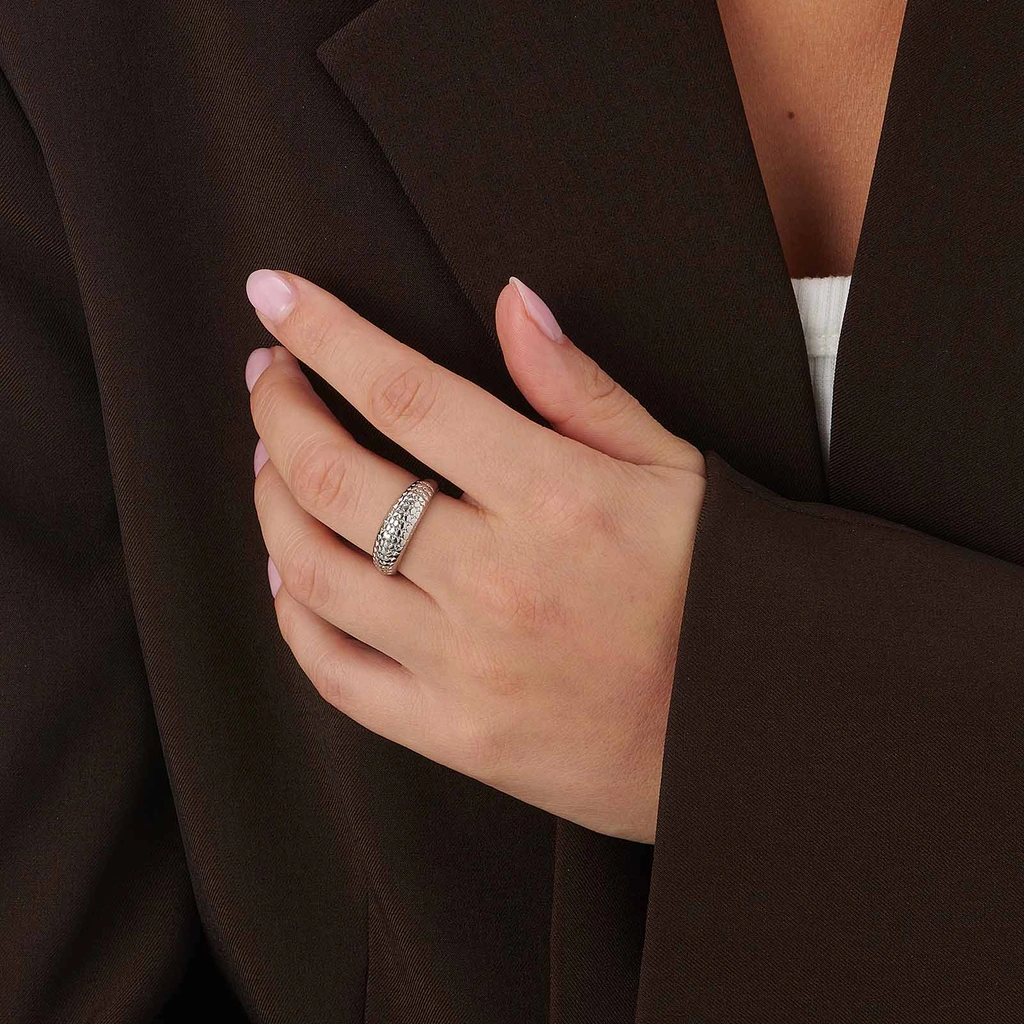 Silverfärgad chunky ring med prickar