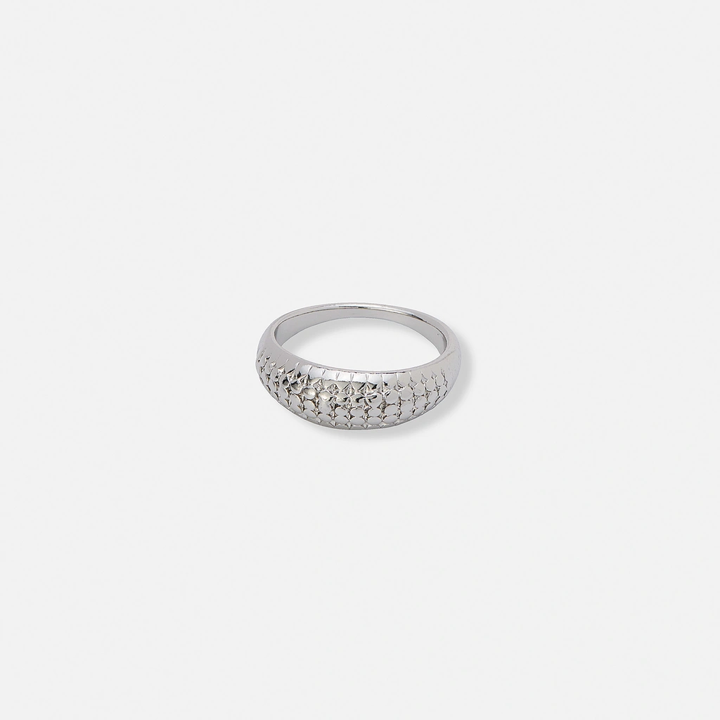 Silverfärgad chunky ring med prickar