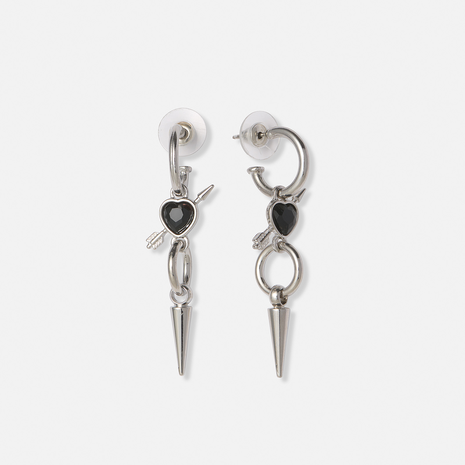 Silverfärgade örhängen, svart hjärta med pil - 50mm