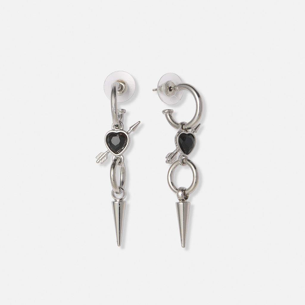 Silverfärgade örhängen, svart hjärta med pil - 50mm