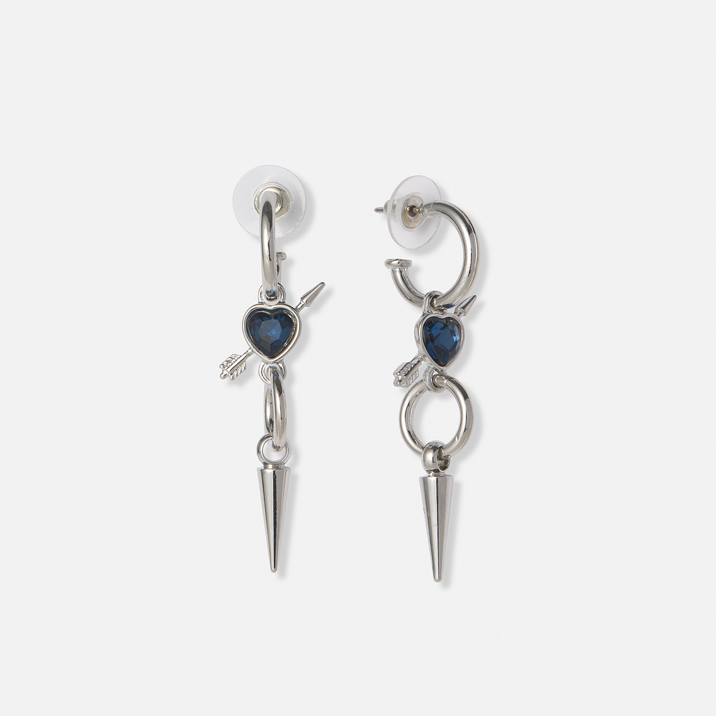 Silverfärgade örhängen, blått hjärta med pil - 50mm