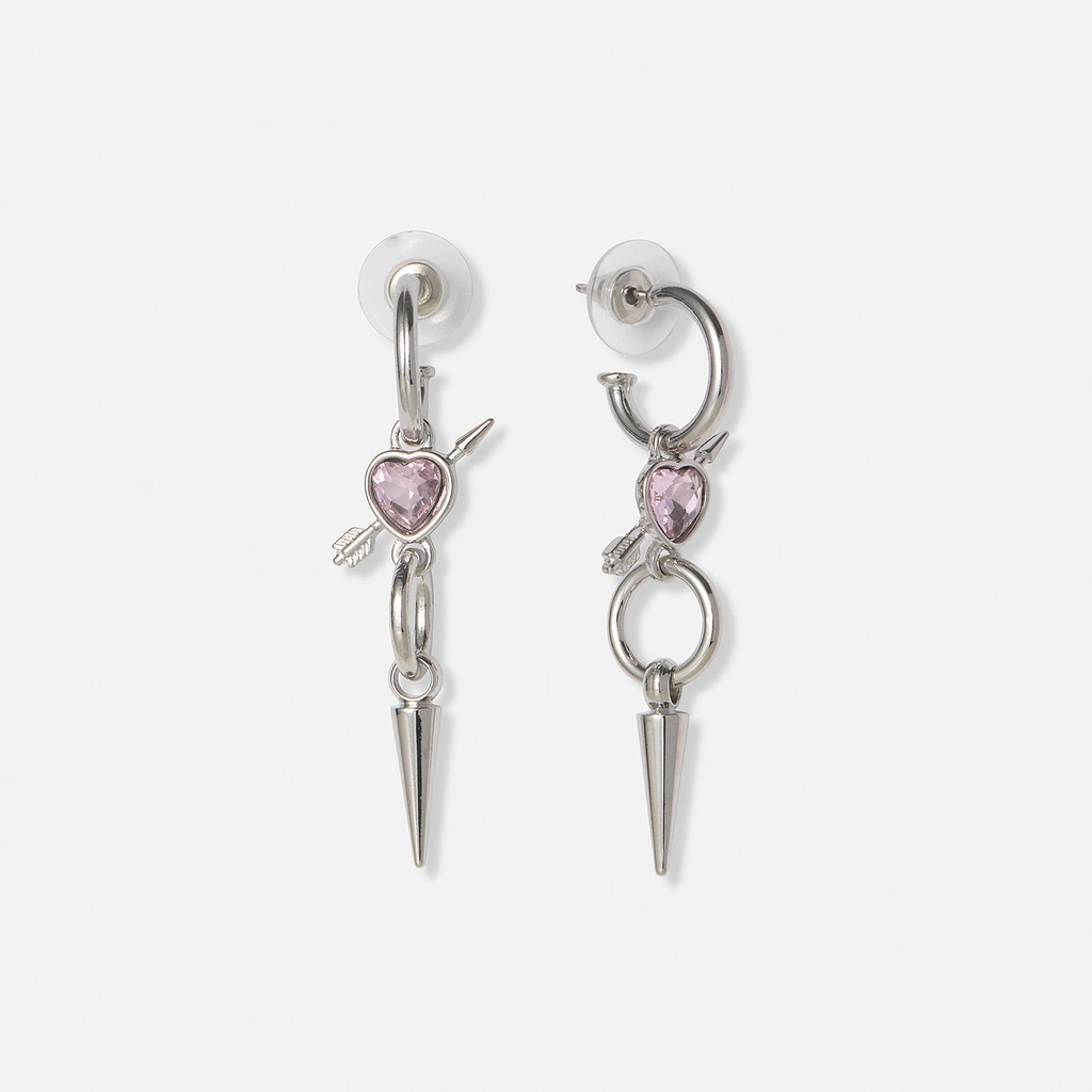 Silverfärgade örhängen, rosa hjärta med pil - 50mm