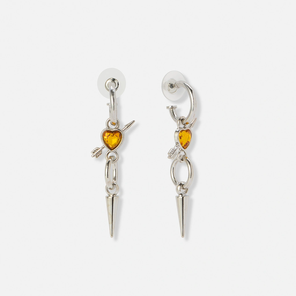 Silverfärgade örhängen, orange hjärta med pil - 50mm