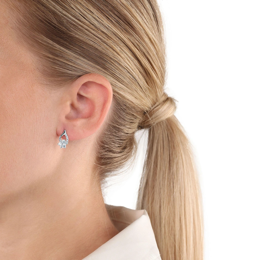 Silverörhängen droppform med blommor