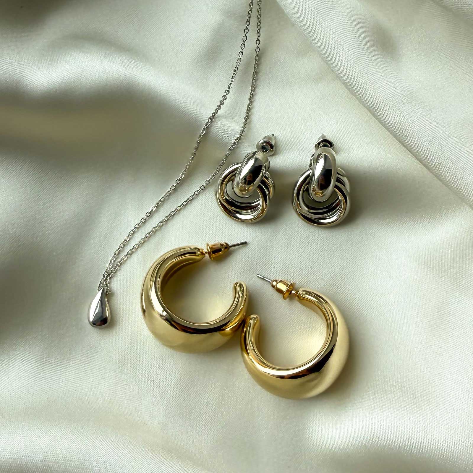 Guldfärgade örhängen - breda hoops, 25mm