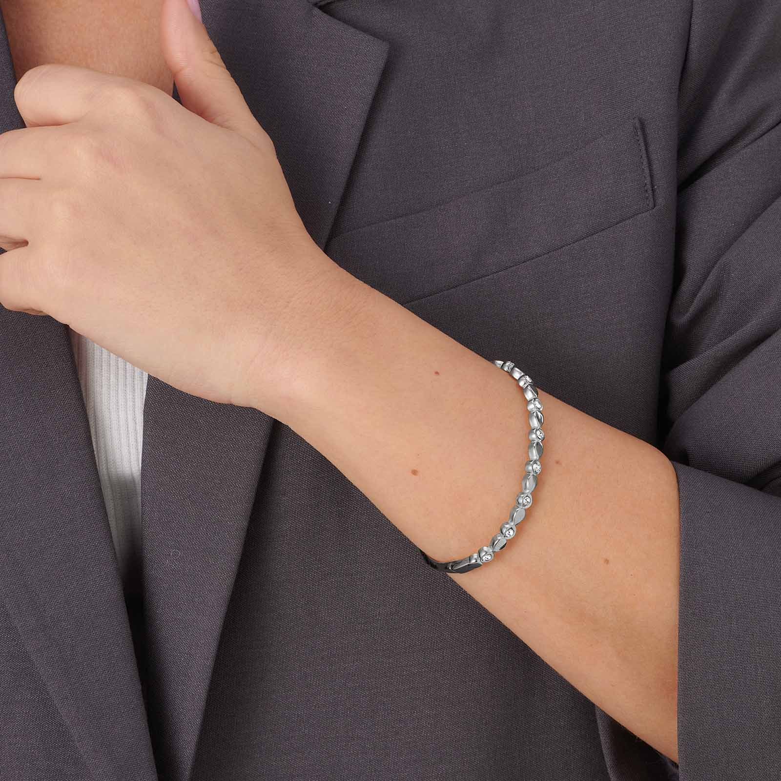 Stålarmband, bangle med droppar och stenar