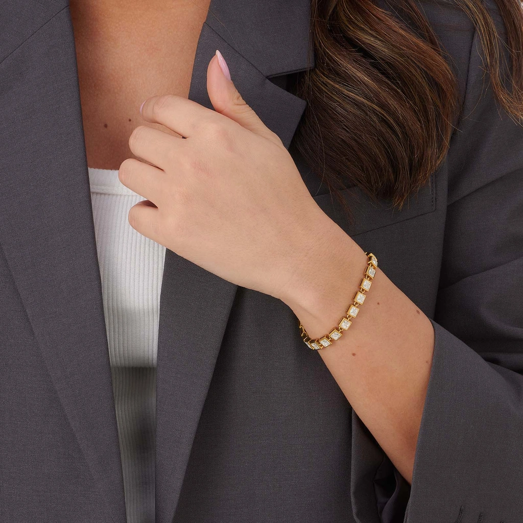 Guldpläterat stålarmband med kvadratiska Kubisk Zirkonia - 17,5cm