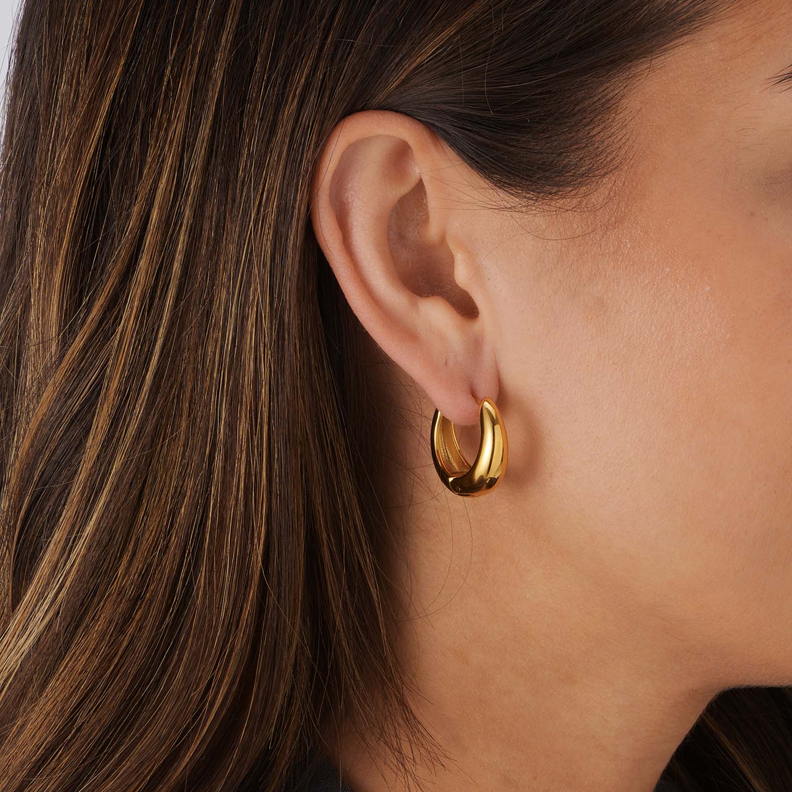 Guldpläterade stålörhängen, docerade hoops - 22mm