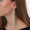 Silverfärgade örhängen Red Carpet, hängande strass