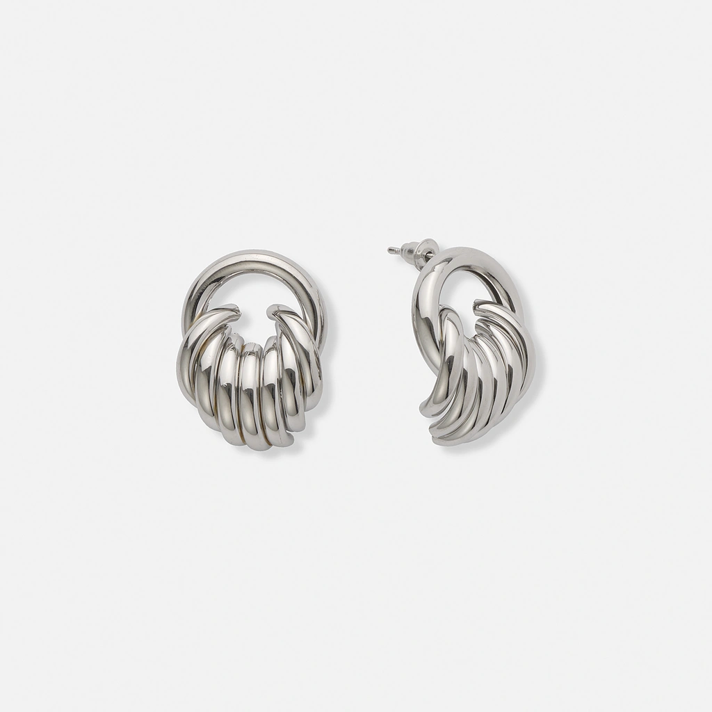 Silverfärgade örhängen, räfflade "doorknob" – 3 cm
