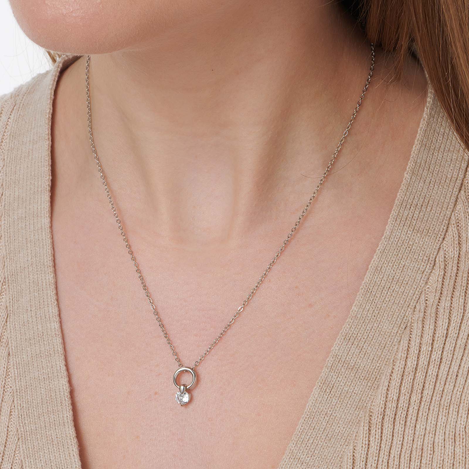Silverfärgat halsband, cirkel med hängande kristall – 42+7 cm
