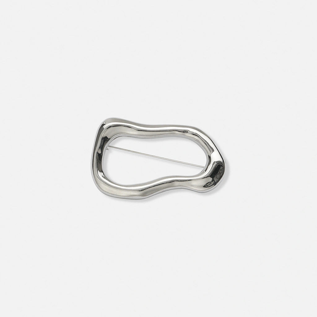 Silverfärgad brosch, ojämn oval form – 6,5 cm