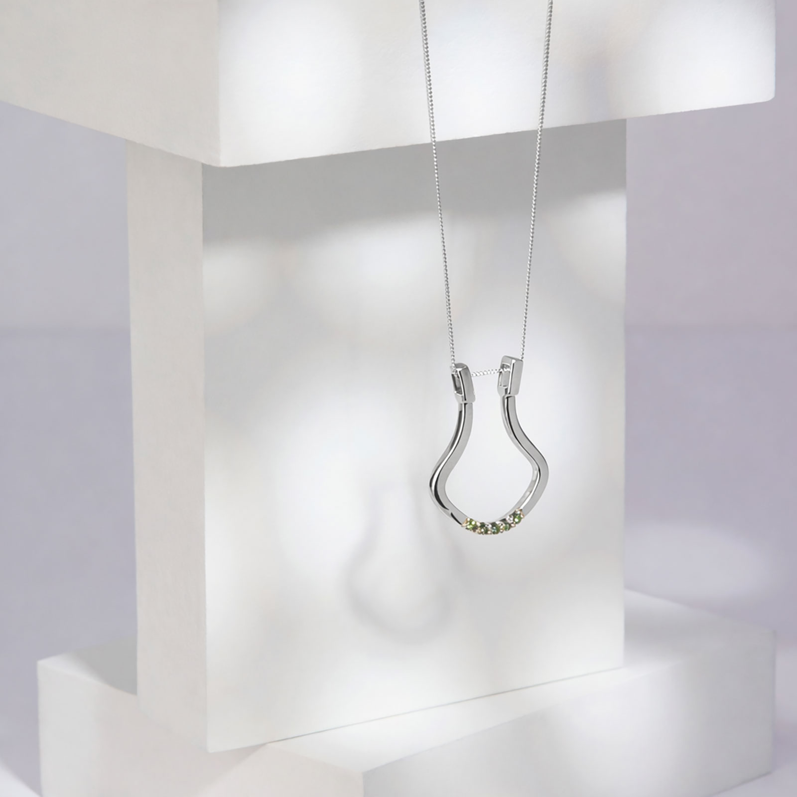 Je t´aime 9K vitguld ringhållare - Porte Bague Emerald