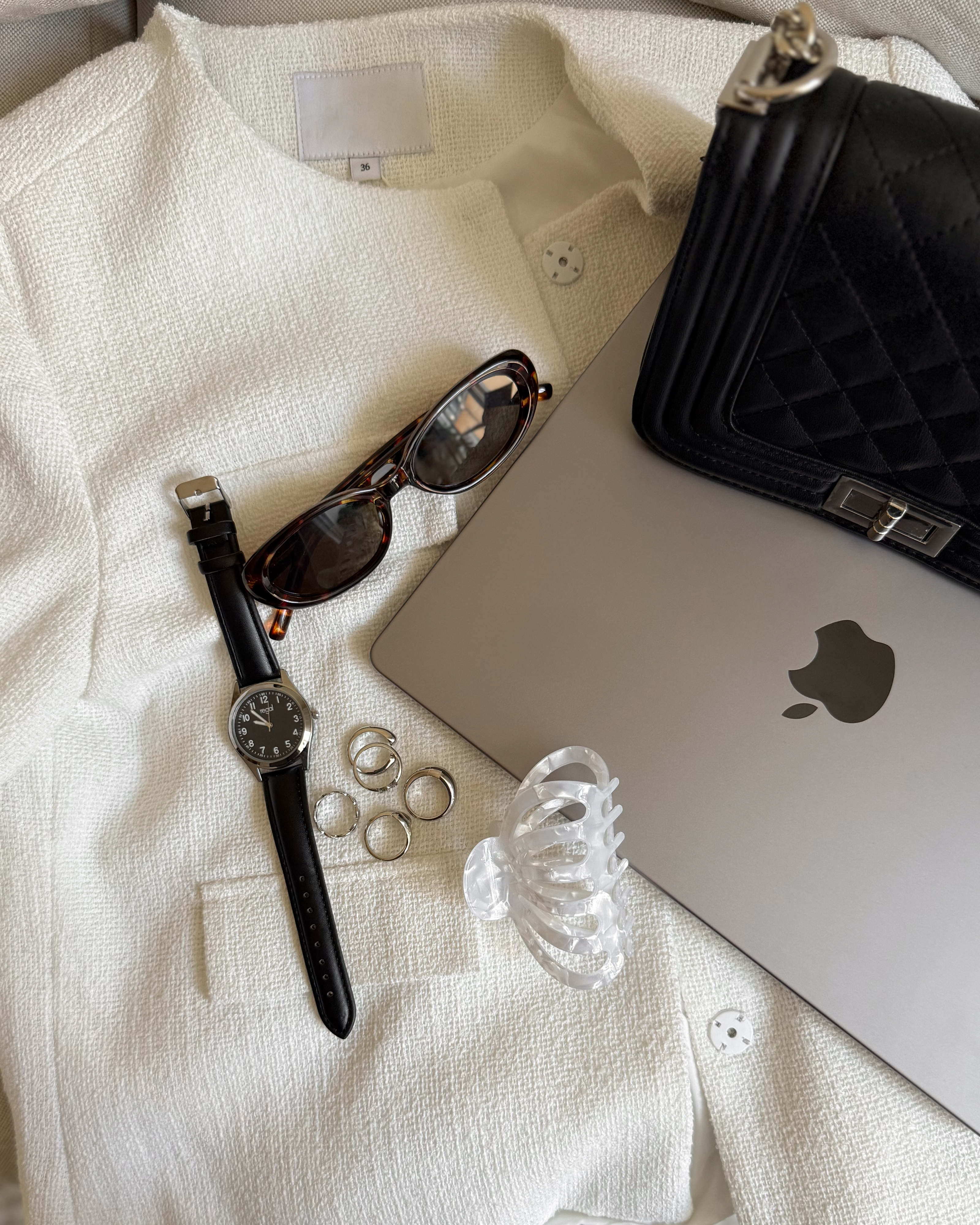 Svart väska - quiltad med kedja