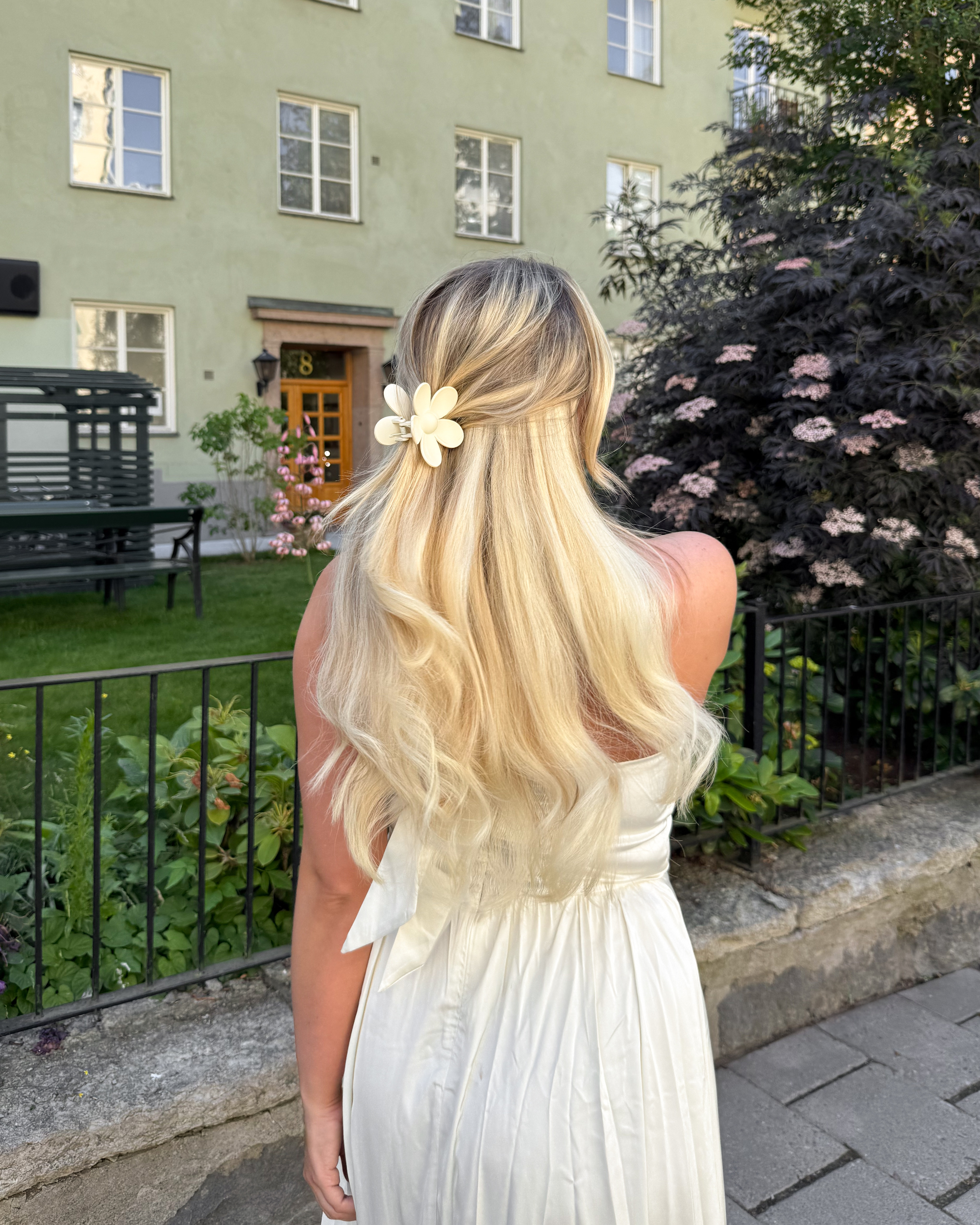 Hårklämma - cremevit blomma