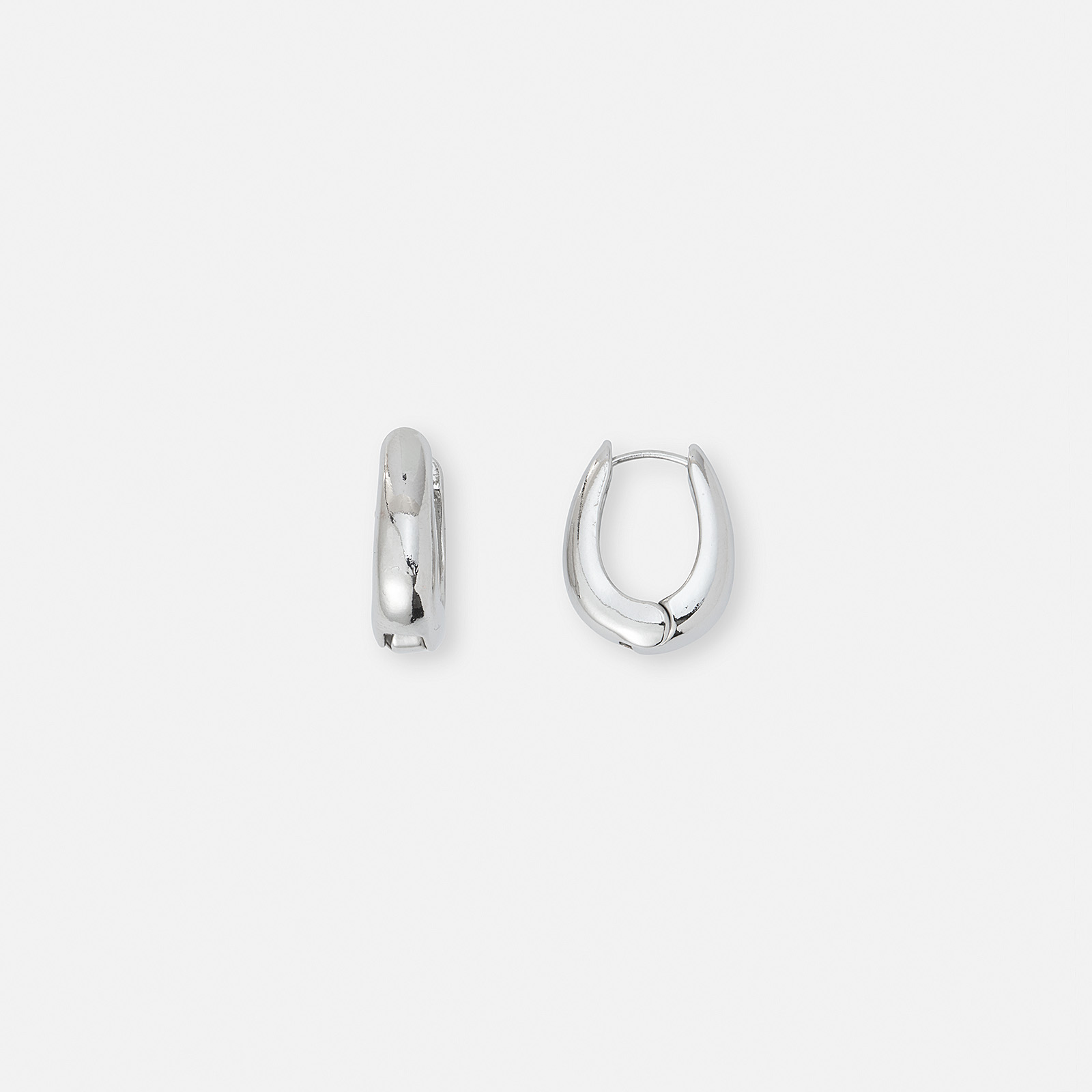 Silverfärgade örhängen, breda ovala creoler - 1,5x2cm