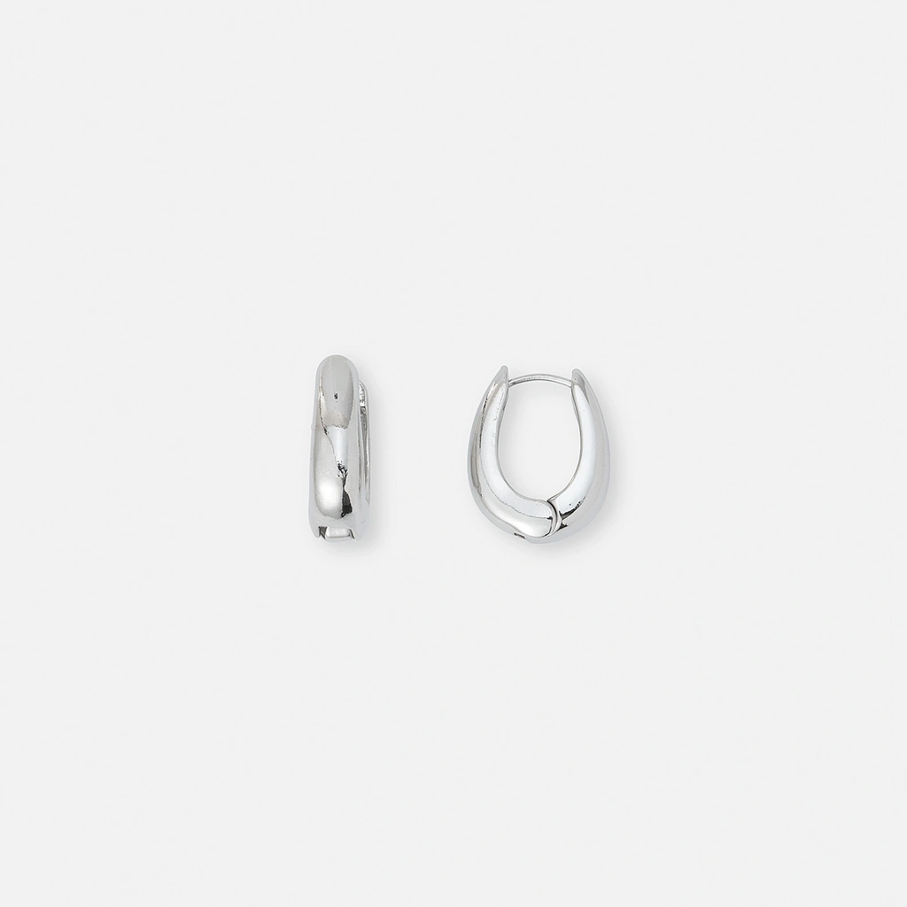 Silverfärgade örhängen, breda ovala creoler - 1,5x2cm