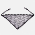 Svart spetsscarf i trekantsmodell