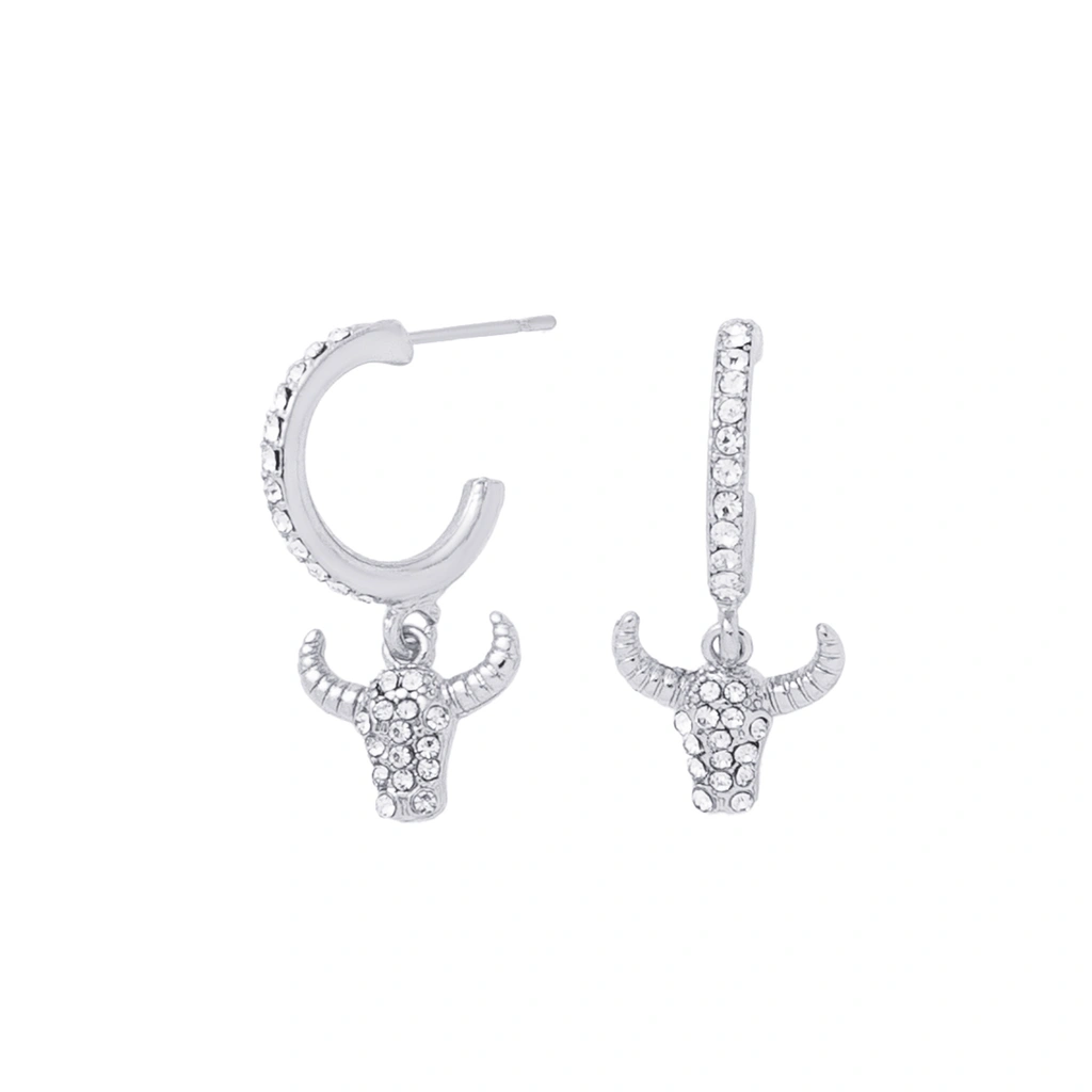 Silverfärgade örhängen, tjurskalle med glasstenar - 2cm