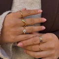 Bred ring i guldfärgat stål - schackrutig 20