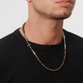 Stålhalsband för herr, bruna pärlor och kors - 50+5 cm