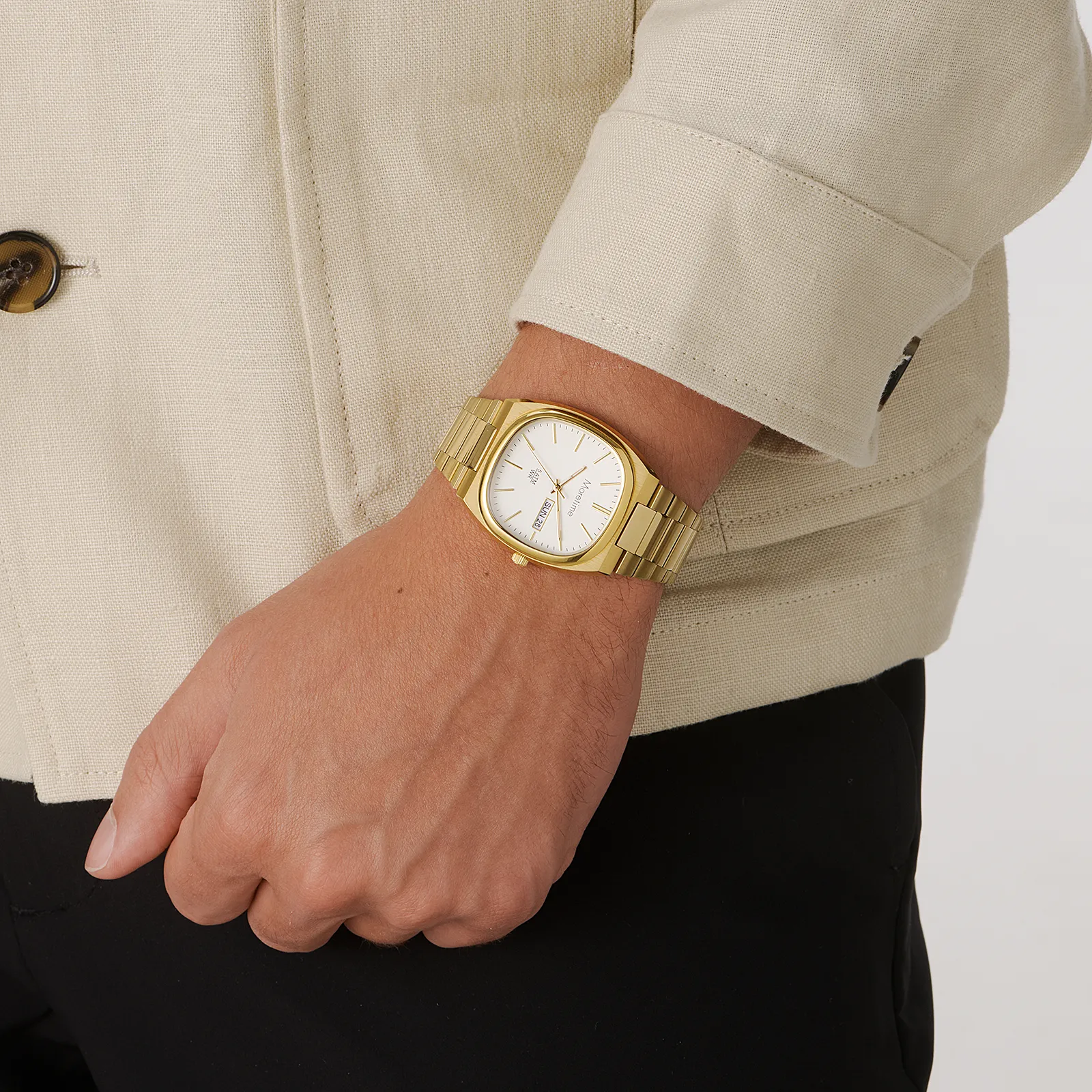 Moretime damklocka vit/guld, metallband - M44747-132
