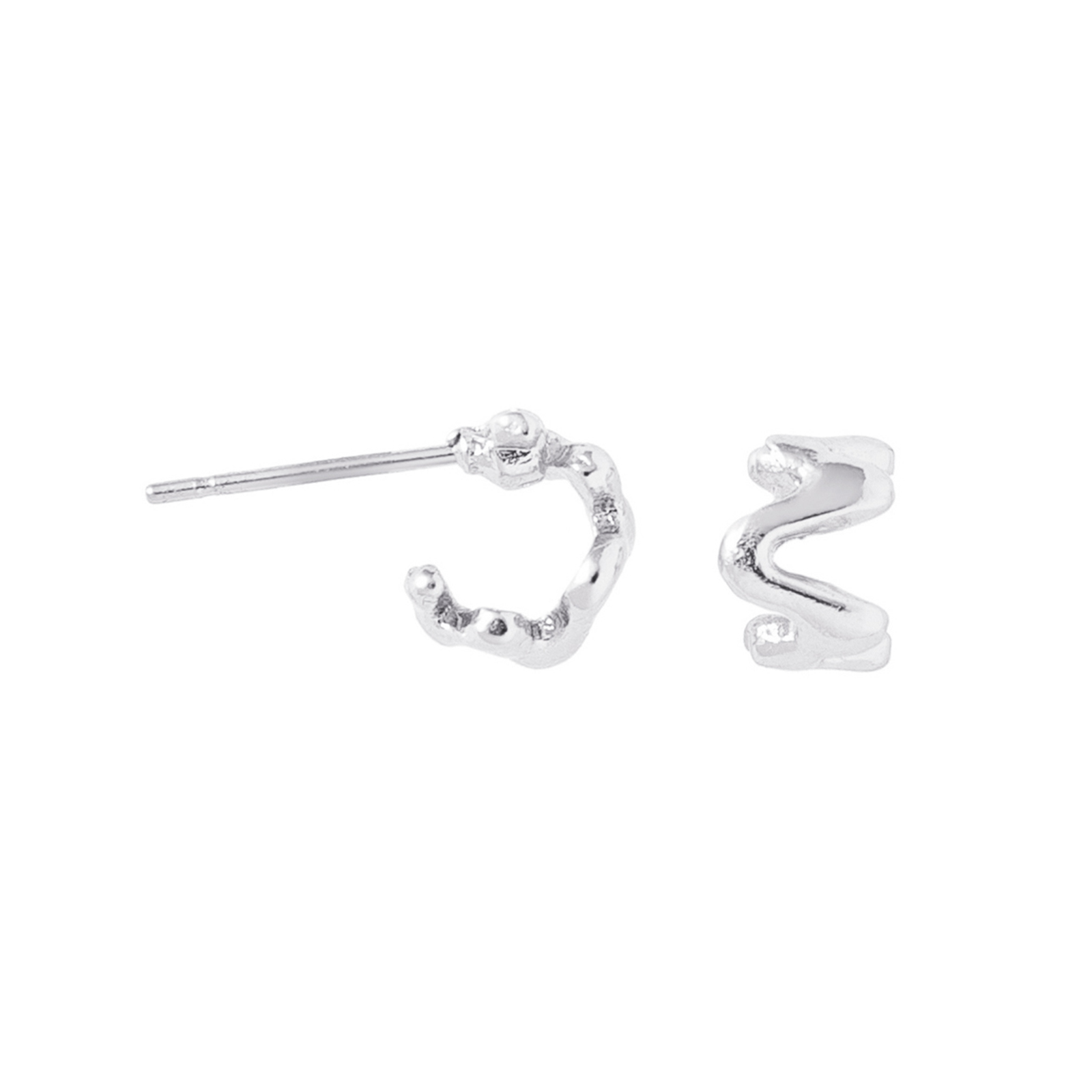 Silverfärgade örhängen C-hoops, vågig design - 1,5cm