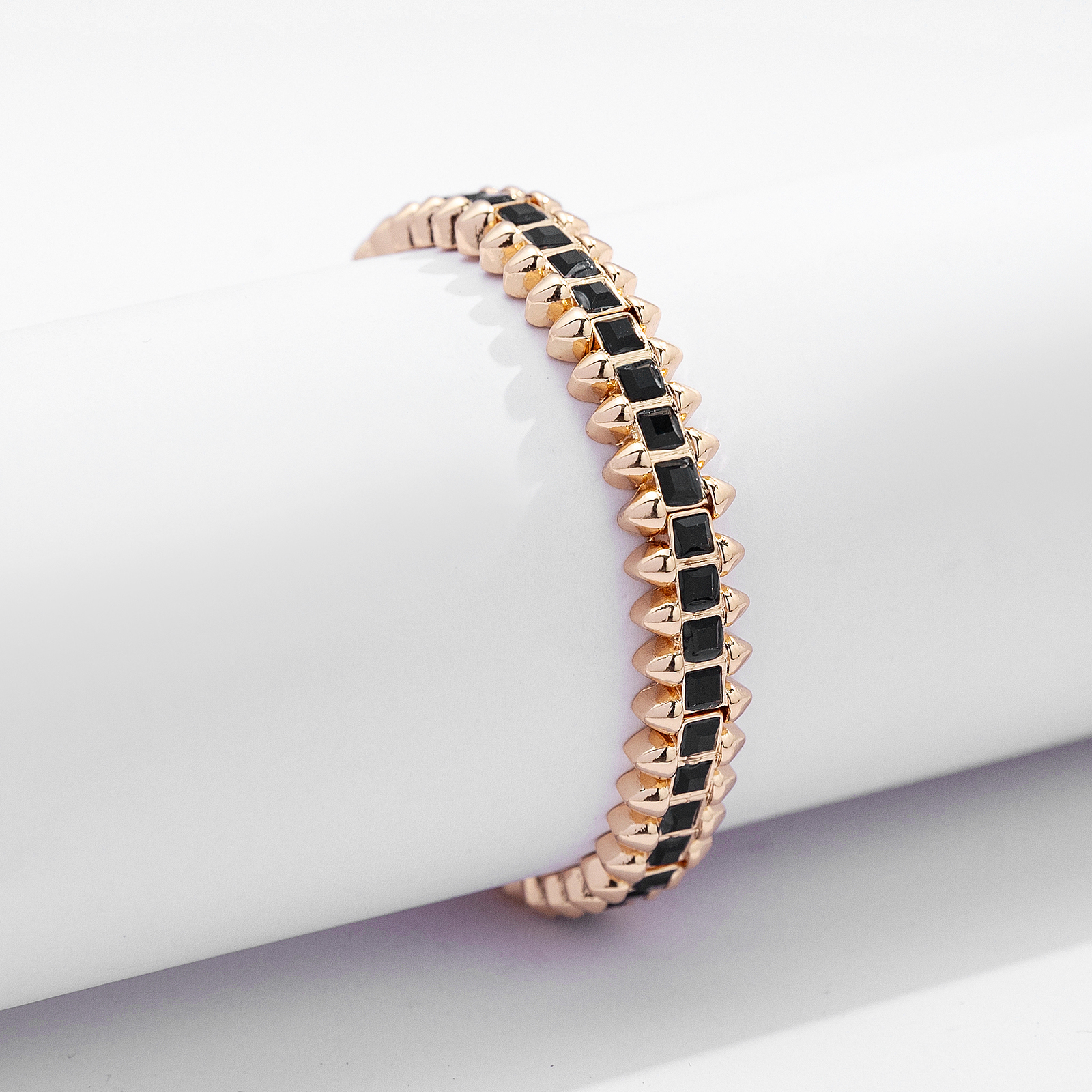 Guldfärgat armband Spike Noir, svarta stenar med nitar - Elastiskt