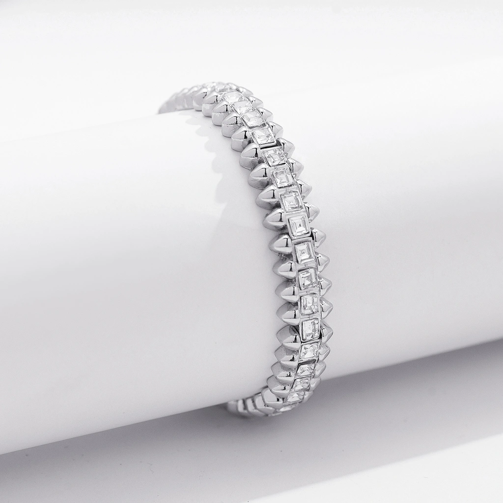 Silverfärgat armband Spike Noir, klara stenar med nitar - Elastiskt