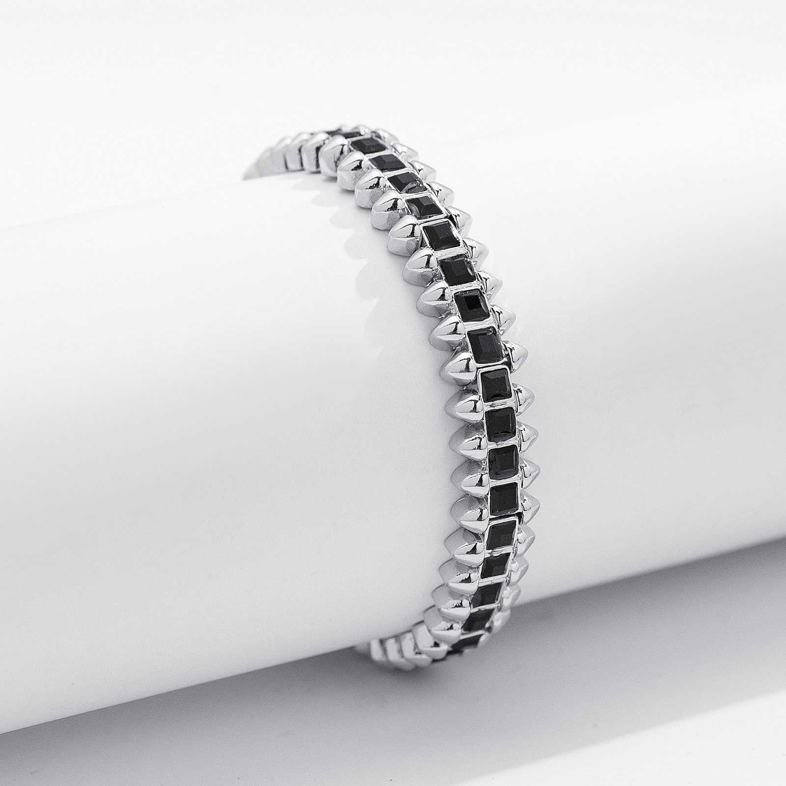 Silverfärgat armband Spike Noir, svarta stenar med nitar - Elastiskt