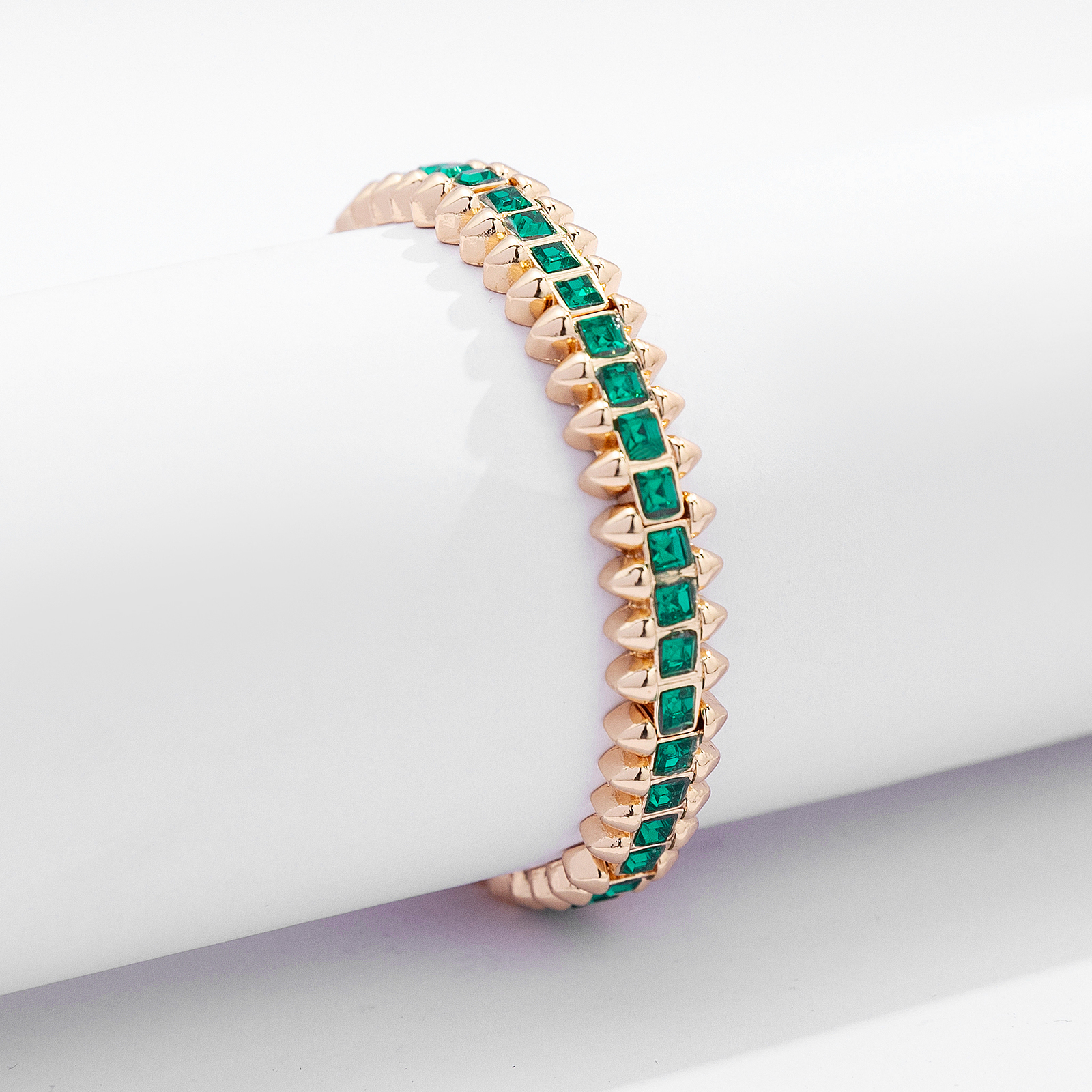Guldfärgat armband Spike Noir, gröna stenar - Elastiskt