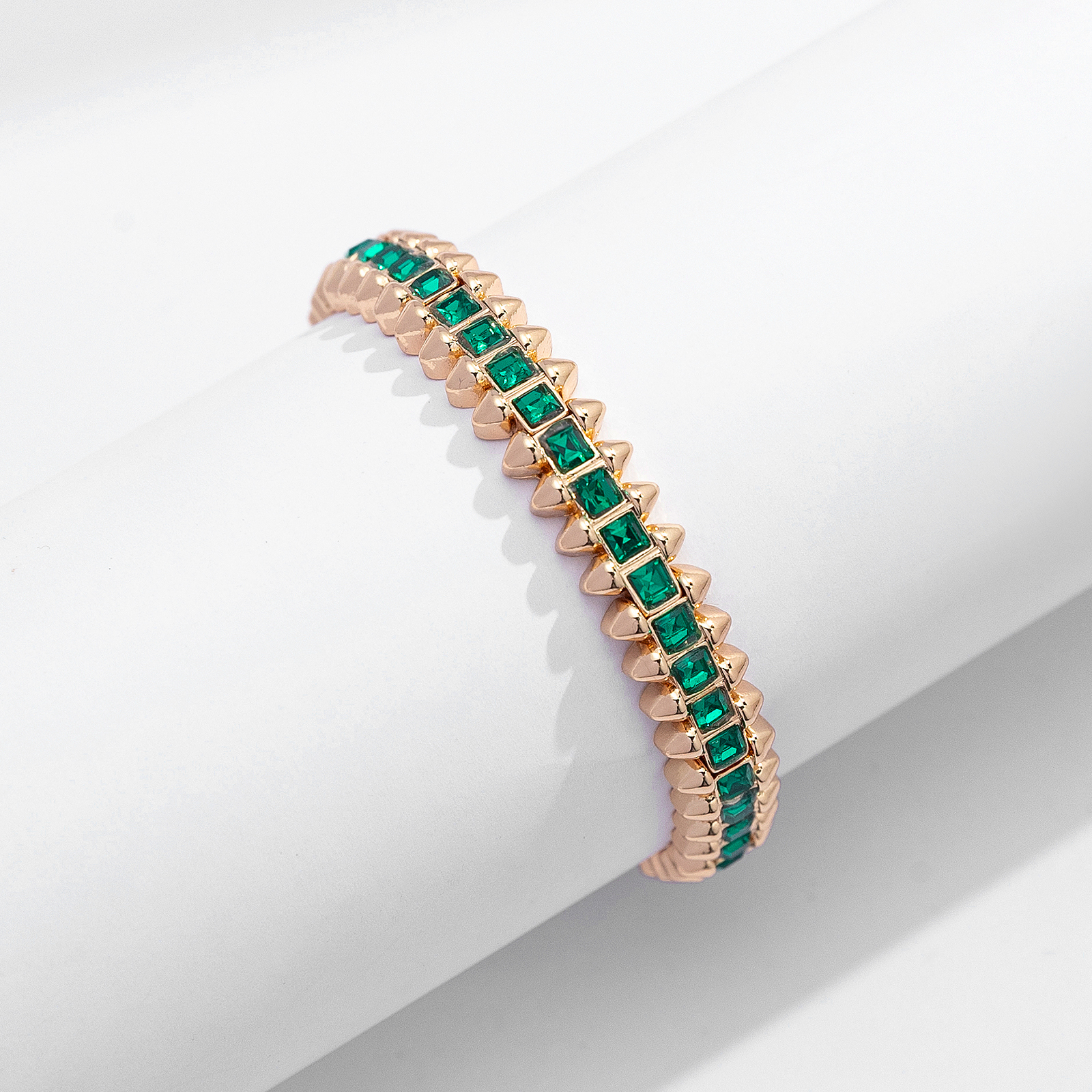Guldfärgat armband Spike Noir, gröna stenar - Elastiskt