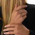 Silverfärgad ring, vågformad med glasstenar - Storlek 17