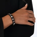 Svart armband, svart konstläder silverfärgade fyrkantiga nitar - Justerbart