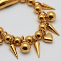 Armband guldpläterat stål, kulor, hjärtan, spikes - 18,5 cm