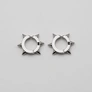 Örhängen stål: Ear cuff med nitar - one size