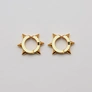 Guldpläterade örhängen stål: Ear cuff med nitar - one size