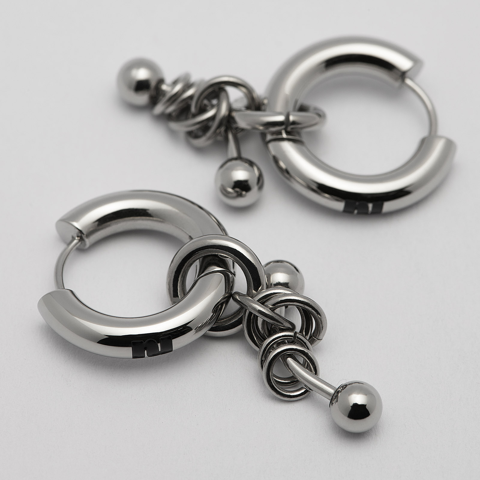 Örhängen stål, creol med hängande ringar, kulor - 20 mm