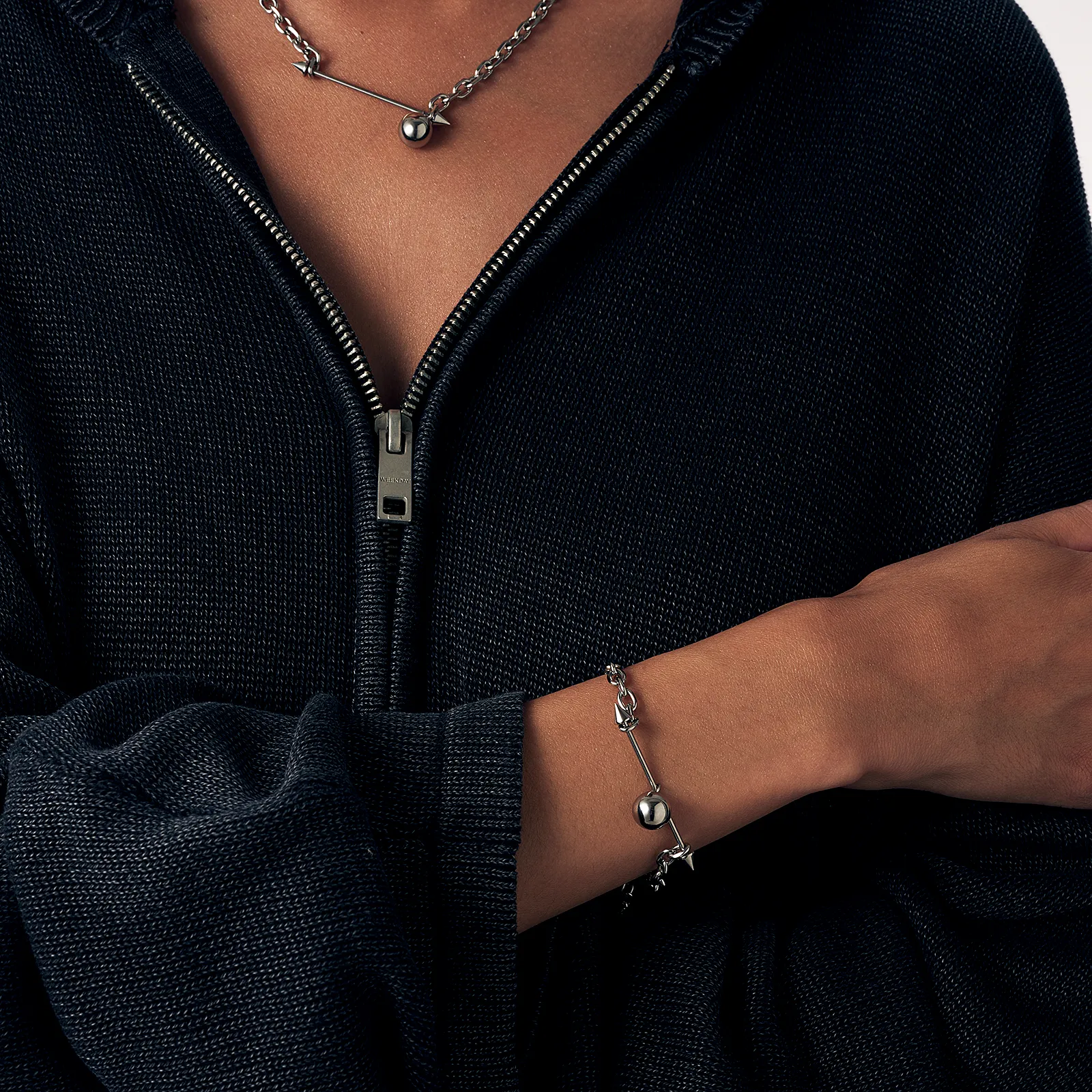 Armband stål, skivstång med spikes och boll - 16+4 cm