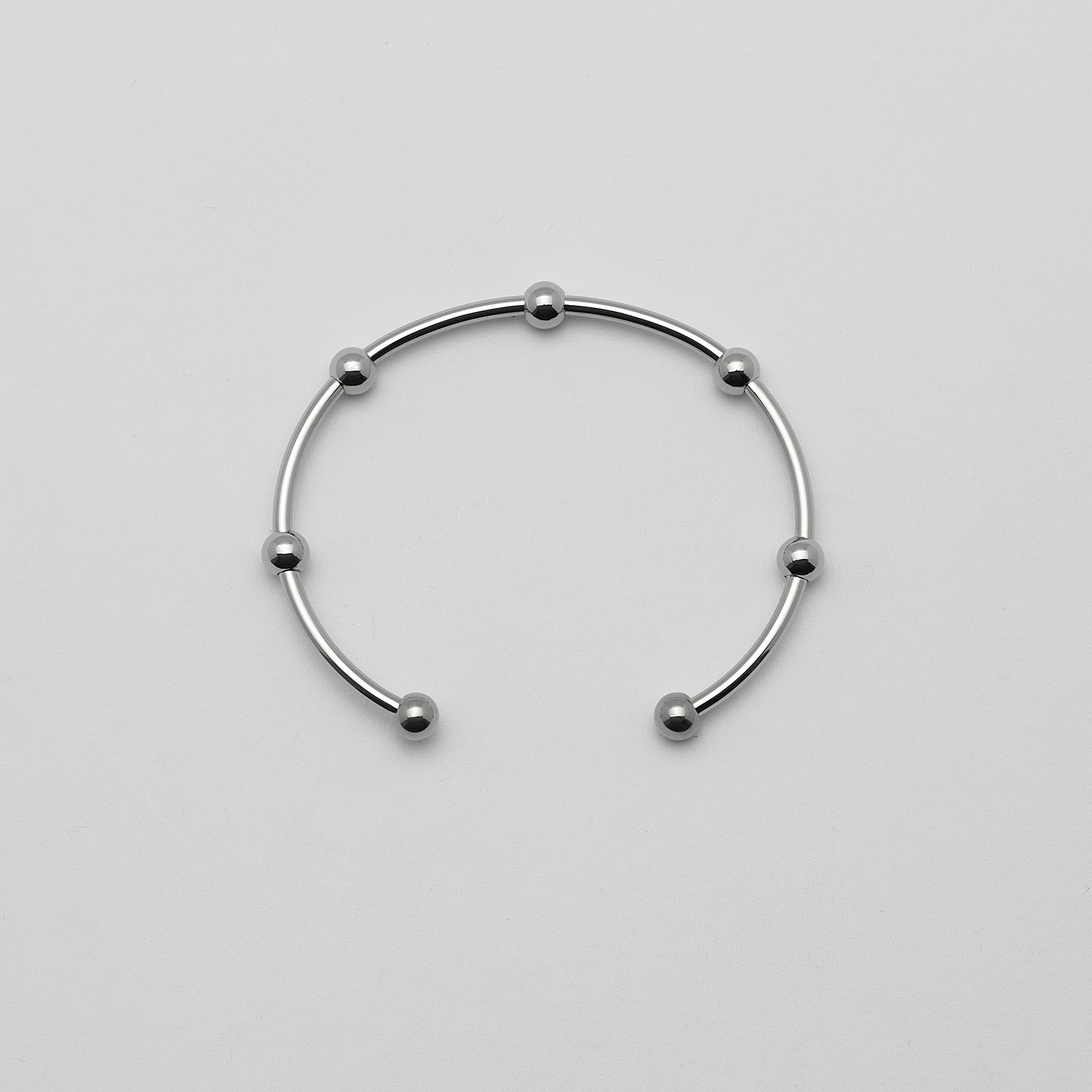 Armband i guldpläterat stål, bangle med boll - 2,5 x 66,5 mm