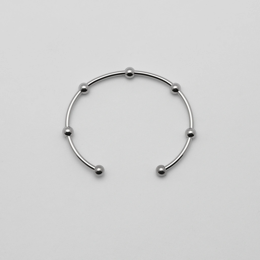 Armband i guldpläterat stål, bangle med boll - 2,5 x 66,5 mm