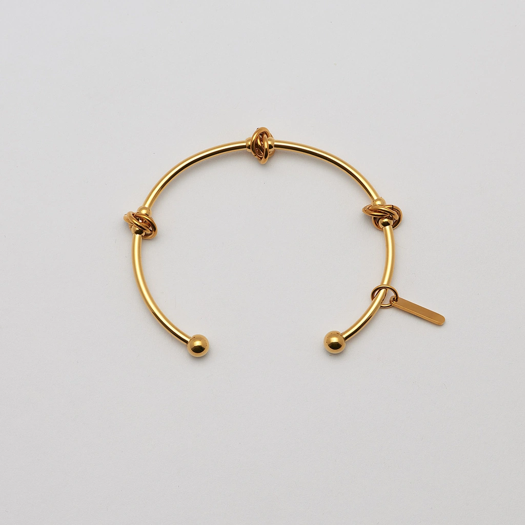 Armband i guldpläterat stål, bangle med knutar - 2,5x66,5 mm