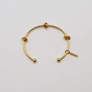 Armband i guldpläterat stål, bangle med knutar - 2,5x66,5 mm
